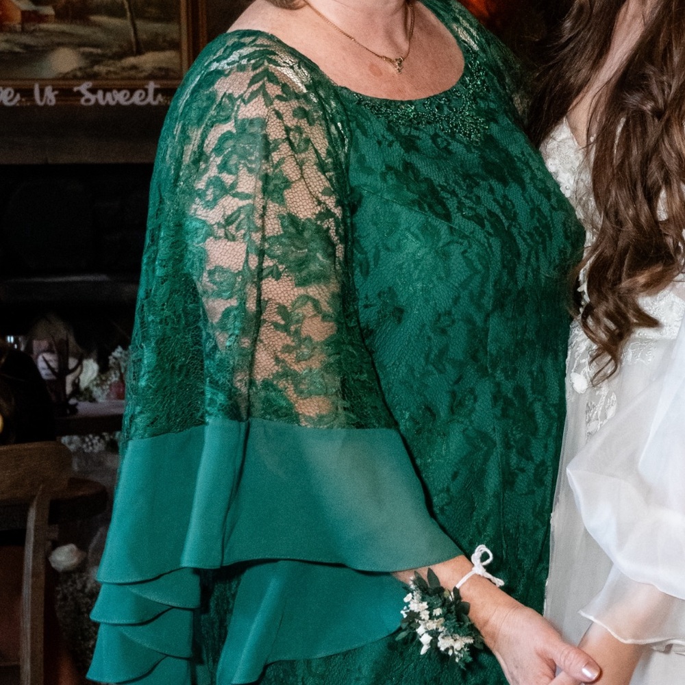 Mother of The Bride Emerald Green Dress - Picture 4 of 8